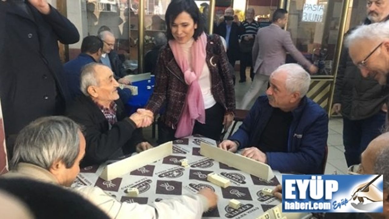 Emel Bilenoğlu ve İlker Çomak esnafları ziyaret ettiler