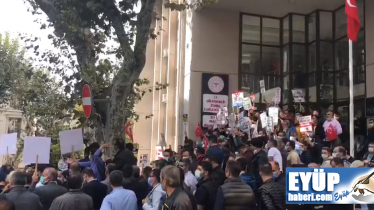Sağlık çalışanlarından mesai saati değişikliği protestosu