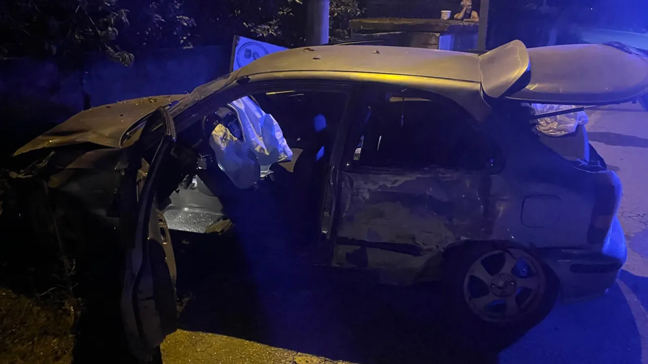 Polisten kaçan sürücü kaza yaptı; 3 kişi yaralandı  