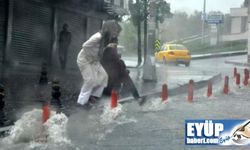 İstanbul'da yağmur sele dönüştü, Eyüp'te zor anlar