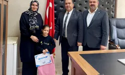 7 yaşındaki Azra Sözlük Tasarım Yarışmasında Mardin Birincisi