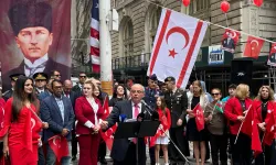 Türk Bayrağı Wall Street'te göndere çekildi