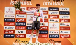 Mauro üç forma birden kazandı