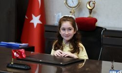 Başkan Özmen makam koltuğunu minik öğrencilere devretti