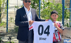 Seyit Ateş, Ağrılı taraftar Şevhat'ın Beşiktaş forması hayalini gerçekleştirdi