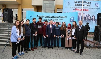 Liseliler Başkan Aydın'ı mehterle karşıladı