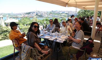 Dünyanın dört bir yanından ziyaretçiler Eyüpsultan’da buluşuyor