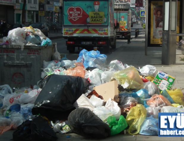 İstanbul çöp yığınları sağlığı tehdit ediyor, İşçilerin çöp kavgası!