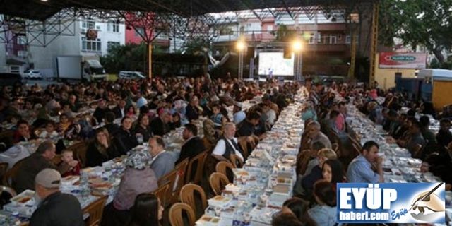 Eyüplüler iftar sofralarında buluşuyor