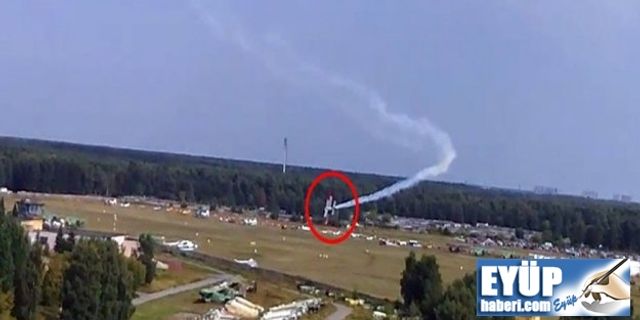 Moskova'da gösteri yapan uçak düştü