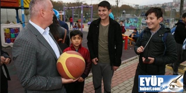 Başkan Aydın gençlerle basketbol oynadı