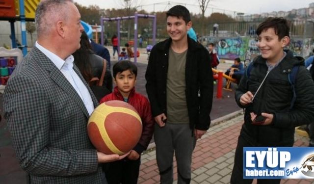 Başkan Aydın gençlerle basketbol oynadı