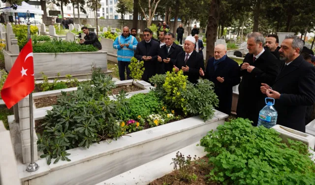 İstanbul Beylikdüzü'nde şehit kabirleri bayrama hazır