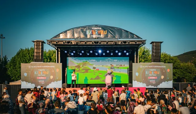 Bursa Kültür Yolu Festivali’nde çocuk hem eğlendi, hem de sanatı öğrendi