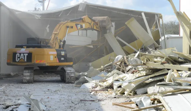 Bursa Nilüfer'de iki kaçak yapı daha yıkıldı