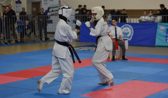 Bursa Yıldırımlı karatecilerden madalya yağmuru