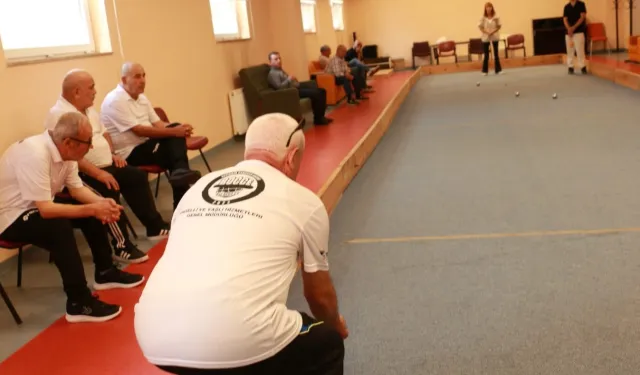Bursa’da huzurevi sakinlerinden dostluk maçı