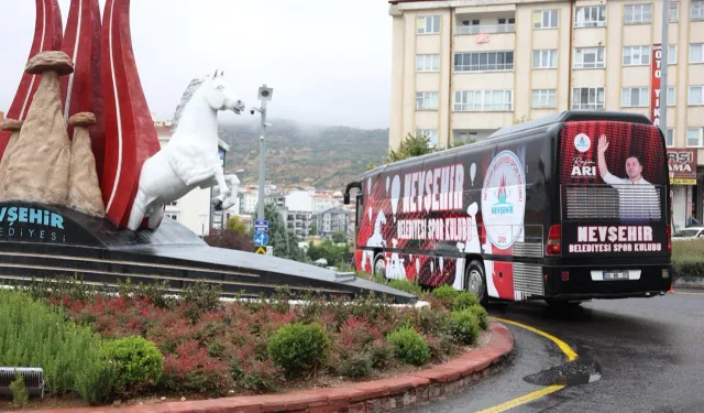 Başkan Rasim Arı, Nevşehir Belediyesi SK otobüsünü kullandı