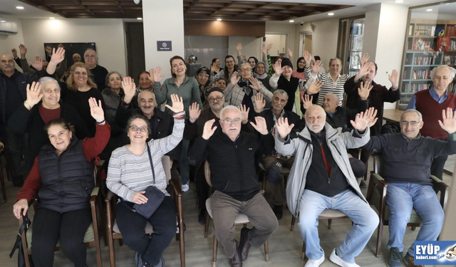 Yaş almış vatandaşlar için Sandalye Yogası etkinliği