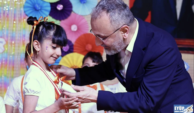 Başkan Özmen, minik öğrencilerin okuma bayramı heyecanlarına ortak oldu