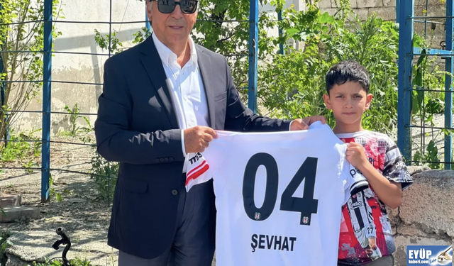 Seyit Ateş, Ağrılı taraftar Şevhat'ın Beşiktaş forması hayalini gerçekleştirdi
