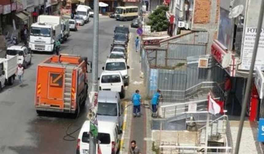 yüp belediyesi cadde sokak ve pazar yerlerini düzenli olarak temizleyip yıkıyor.