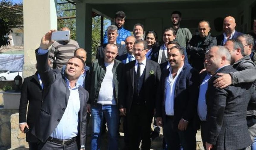 Cumhur İttifakı AK Parti Eyüpsultan Belediye Başkan Adayı Deniz Köken, Çiftalan, Odayeri ve Ağaçlı Mahallelerini ziyaret etti. Köken, buralarda esnaflarla buluşarak talep ve isteklerini dinledi, notlar aldı. Ziyaret kapsamında mahalle sakinlerine projelerinden bahsederken üçüncü havalimanı güzergahında bulunan köylere birer işlev kazandırarak kalkındıracaklarını dile getirdi. Köken, &quot;Köylerde ekolojik tarım yapılacak&quot; dedi.
