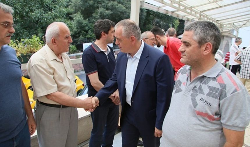 Eyüp Belediye Başkanı Remzi Aydın, Celal Küçükvardar&#039;ın  cenaze namazlarına katıldı.