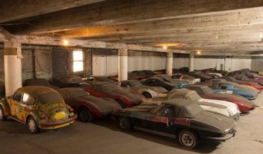DÜNYANIN en büyük Corvette otomobil koleksiyonunun 25 yıl bir depoda kaderine terk edildiği ortaya çıktı.
