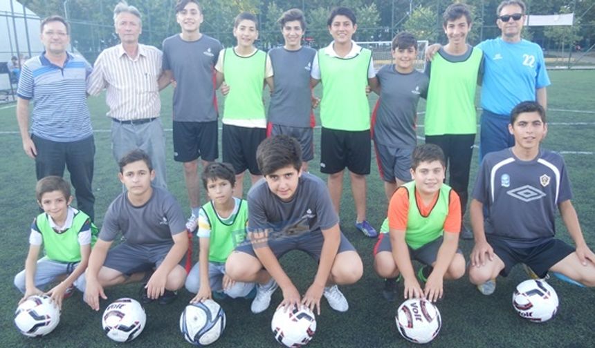 Araphanspor kulübü altyapı futbol takımı 2016-2017 sezon antrenmanlarına başladı.
