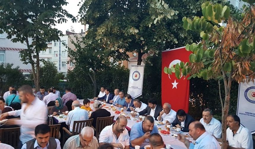 Eyüp Akşemsettin Mahalle Muhtarlığı Eyüp gümüşhaneliler Yaylım Köyü Derneğinde iftar verdi.