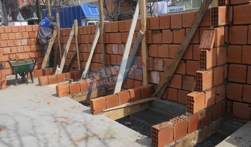 Eyüp Belediye Başkanı Remzi Aydın yaptığı  açıklamada,
Vatandaşların isteği doğrultusunda yaptırdığım  araştırma sonunda Yağlıdere parkının tuvalete ihtiyacı olduğunu tesbit ettik. Hemen proje kapsamına alıp inşasına başladık.