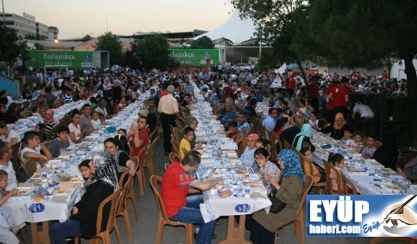 Eyüp Belediyesi Sakarya Mahallesinde iftar verdi