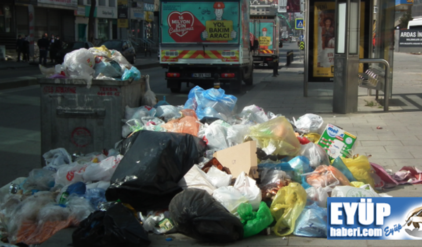 İstanbul çöp yığınları sağlığı tehdit ediyor, İşçilerin çöp kavgası!