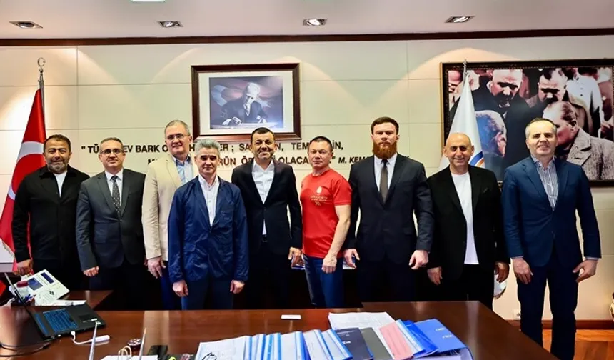 Kızıl Ordu Korosu’ndan Başkan Çavuşoğlu’na ziyaret