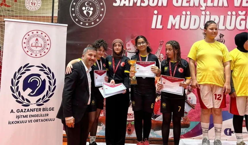 Karamürsel’in işitme engelli öğrencileri masa tenisinde Türkiye'yi gururlandırdı