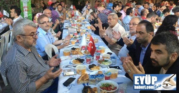 Yağlıdereliler derneği Zeytinburnu’n da iftar verdi